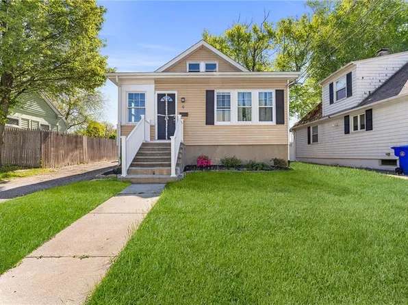 9 Lookout Ave, North Providence, RI 02911