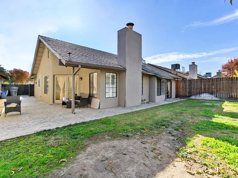 1050 E Fallbrook Ave — Photo 21