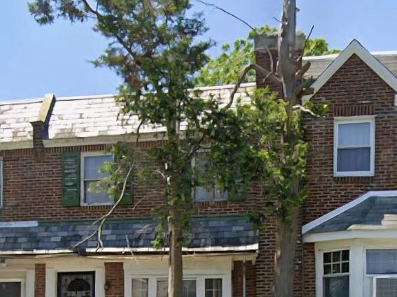 2nd image of 6628 Hollis St