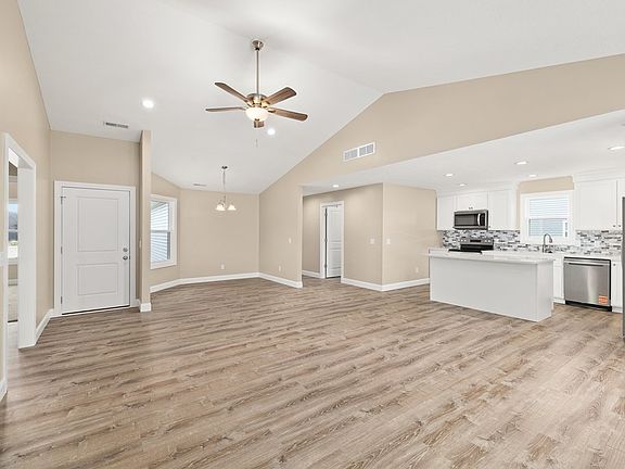3rd image of 1365 Deer Ridge Ln
