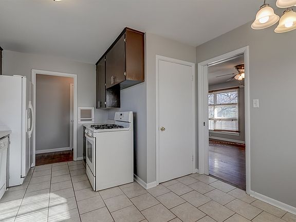 4th image of 825 W Brooke Ave