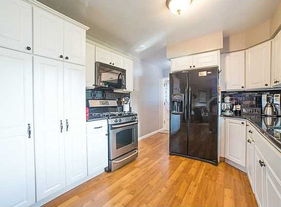 3rd image of 2664 Middlesex Dr