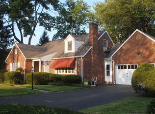 624 Conifer Ln, Kingston, NY 12401