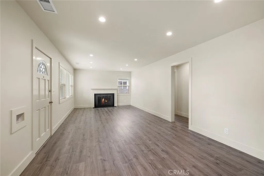 4 bed, 1286 sqft, $4,800 — Photo 2