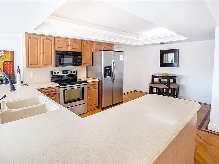 360 SE 12th Ave — Photo 23