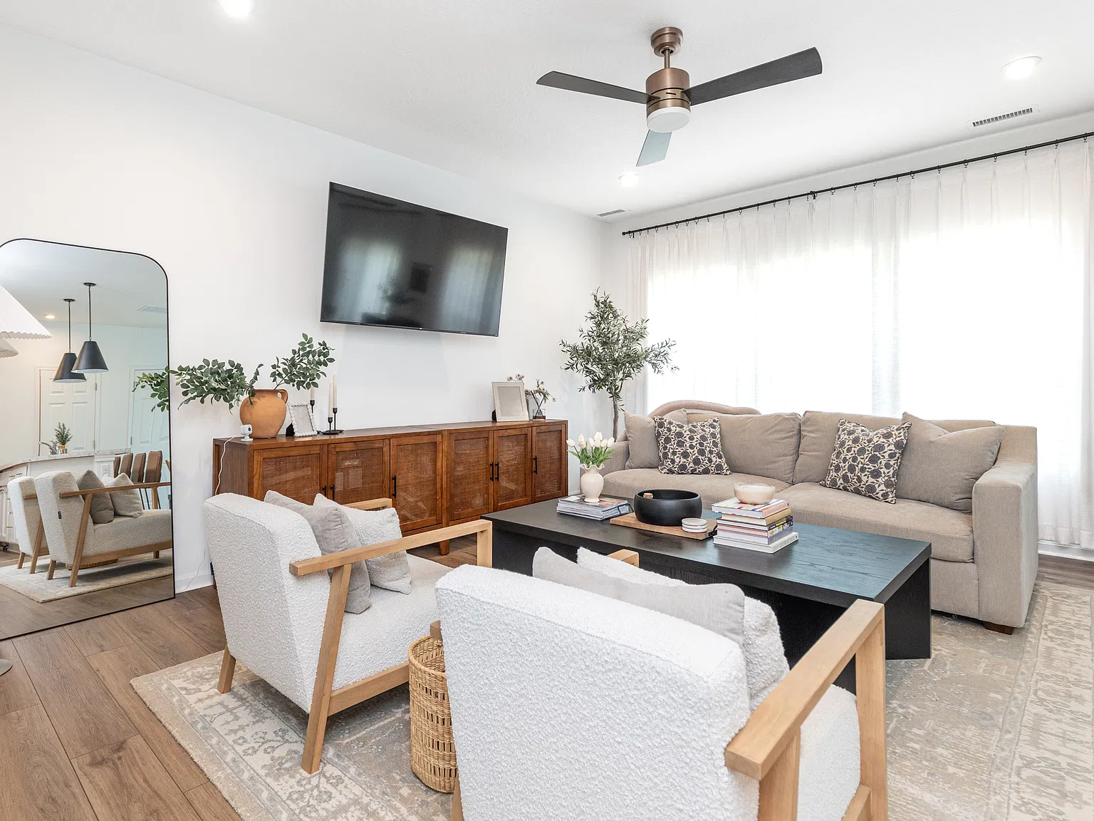 3 bed, 2.5 bath, 1896 sqft, $2,390 — Photo 4