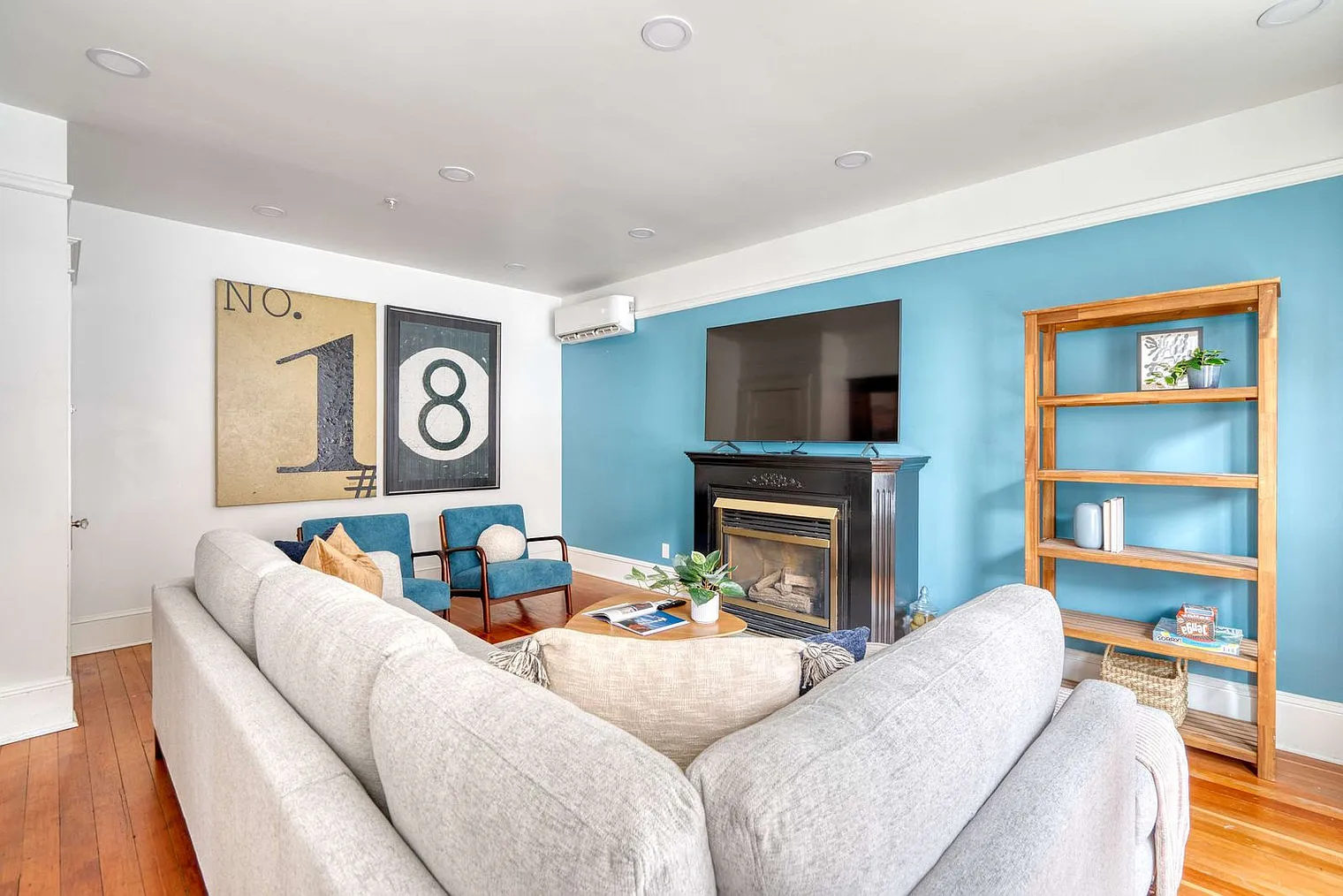 4 bed, 2.0 bath, 1754 sqft, $8,404 — Photo 3