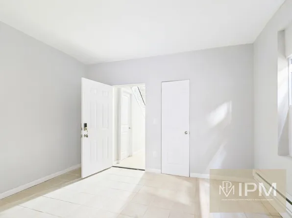 341 S 6th St