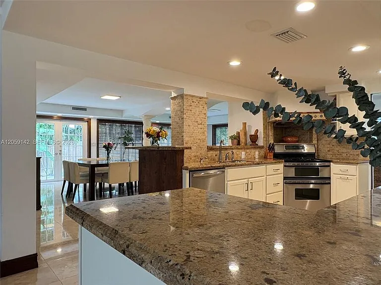 6610 SW 104th Ct — Photo 25