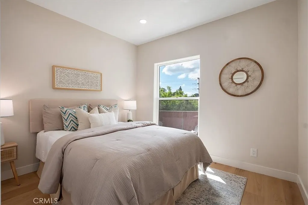 3 bed, 784 sqft, $1,450 — Photo 2