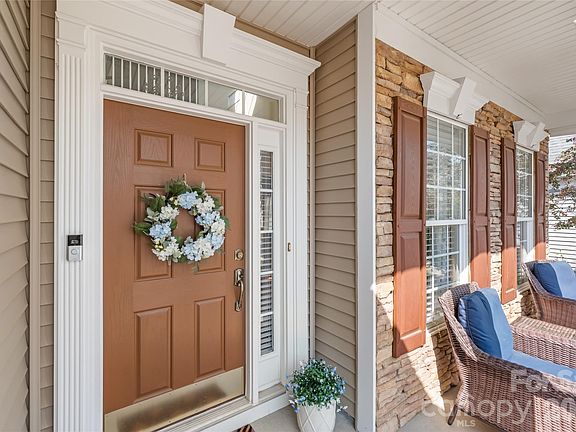 5th image of 9150 Beaver Brook Way