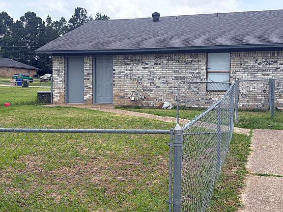 3rd image of 5056 Oak Hill Dr