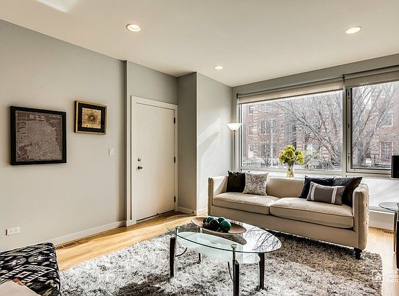 4th image of 1452 W Walton St #1