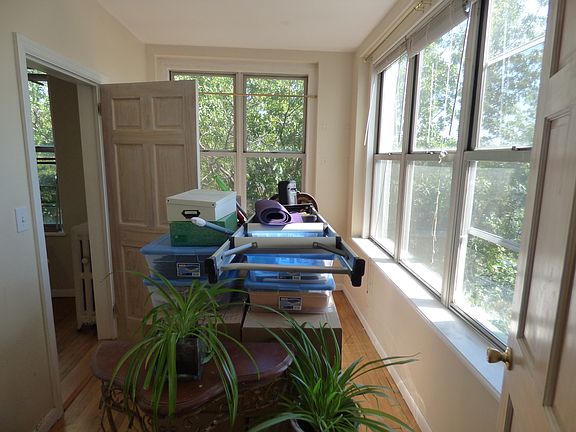 4th image of 2440 29th St