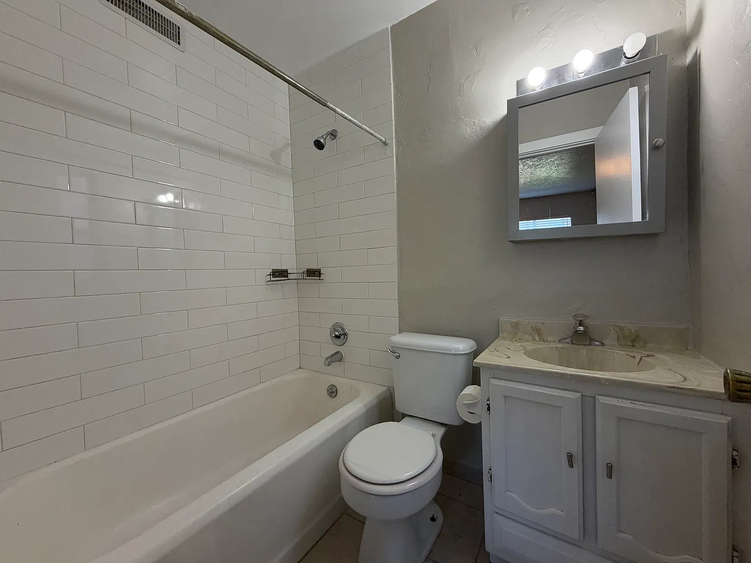 2 bed, 950 sqft, $1,250 — Photo 4