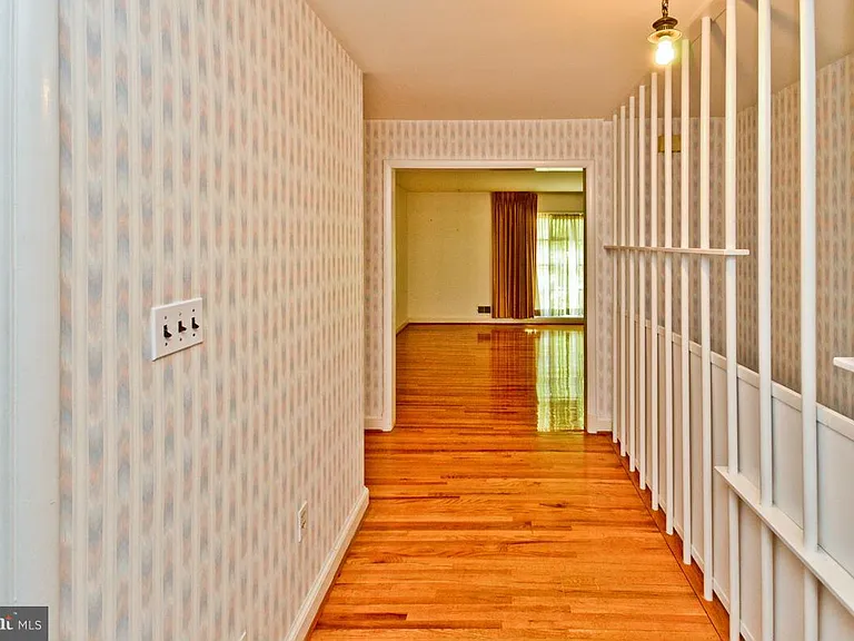 100 Mel Mara Dr — Photo 2
