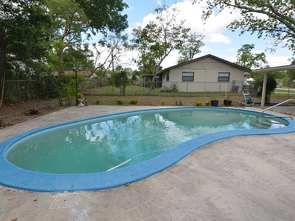 2nd image of 310 Robin Hill Dr