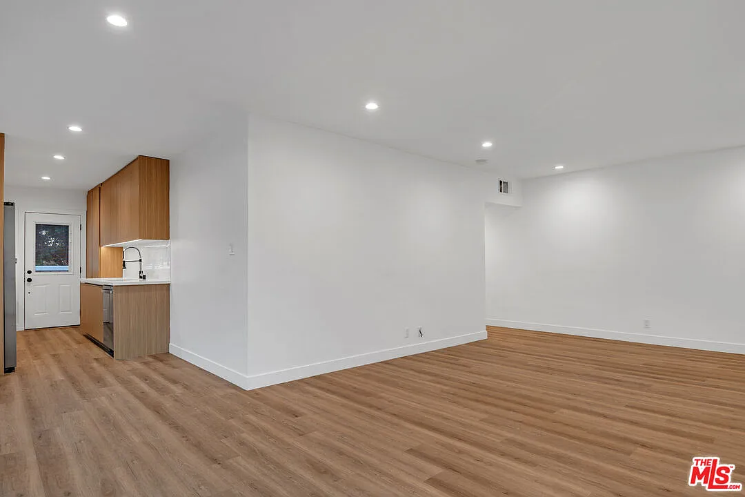 3 bed, 2.0 bath, 1400 sqft, $5,100 — Photo 1