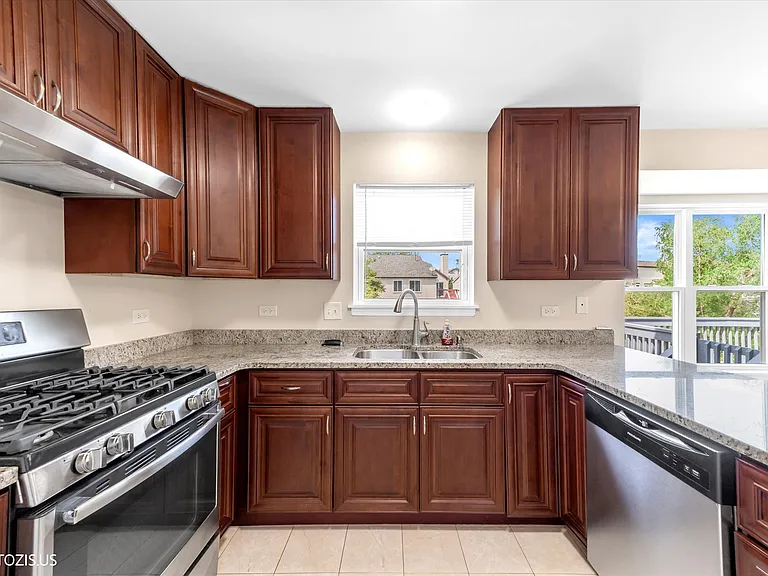 1906 Armwood Ln — Photo 9