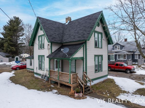 83 N 3rd Ave, Fruitport, MI 49415