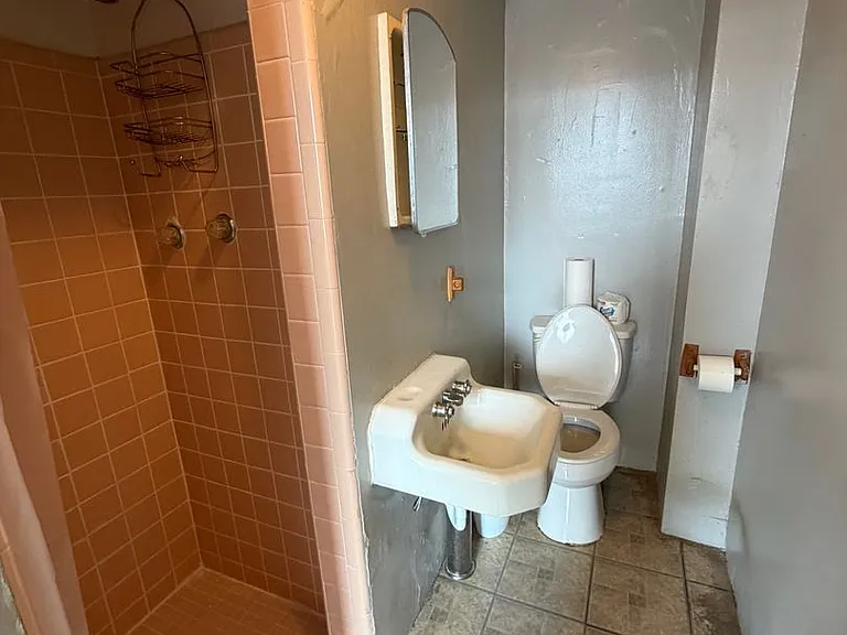 113 E Philadelphia St — Photo 9