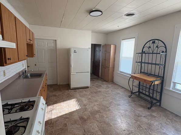 1676 Foster Ave Floor 2