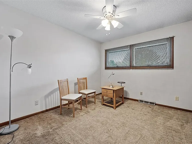1419 Tracy Ln — Photo 6