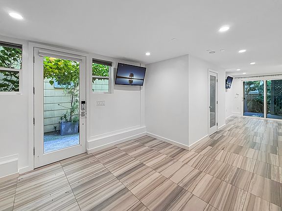 3rd image of 1904 Green St #B