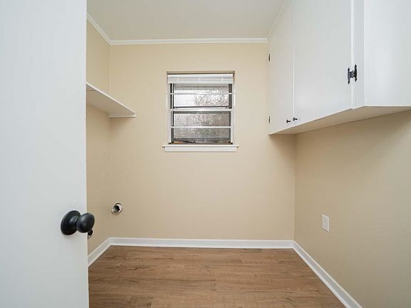 5th image of 810 Sceyne Rd