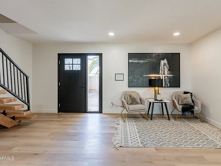 938 W Mission Ln — Photo 23