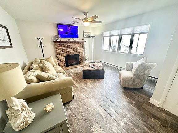 4th image of 115 40th St APT 4A