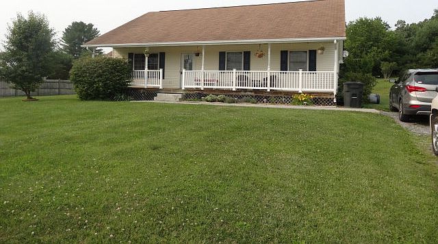 1st image of 221 Stone Glen Ln