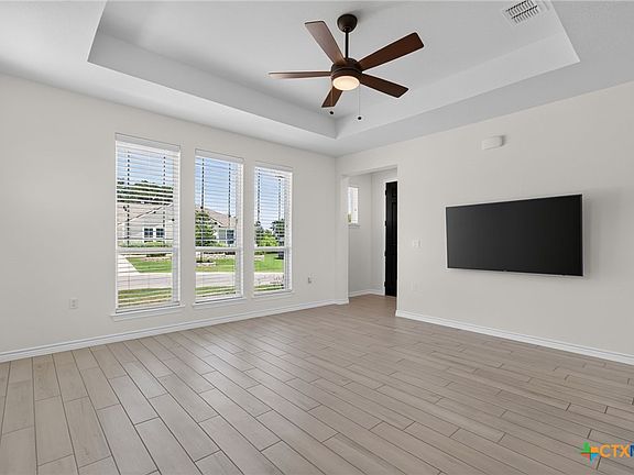 5th image of 121 Charming Redbud Ln