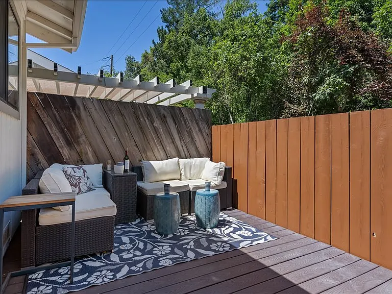 843 Falcon Way — Photo 16