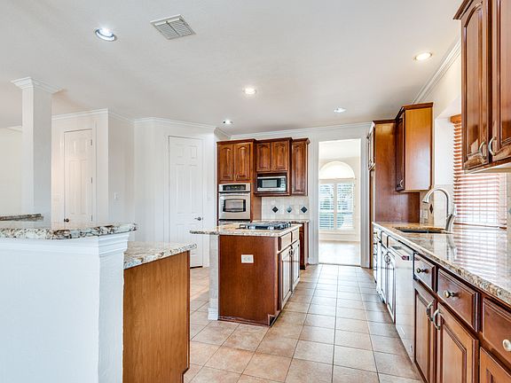 4th image of 702 E Peninsula Dr