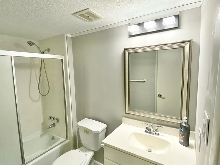 405 Marshall Ct NW — Photo 5