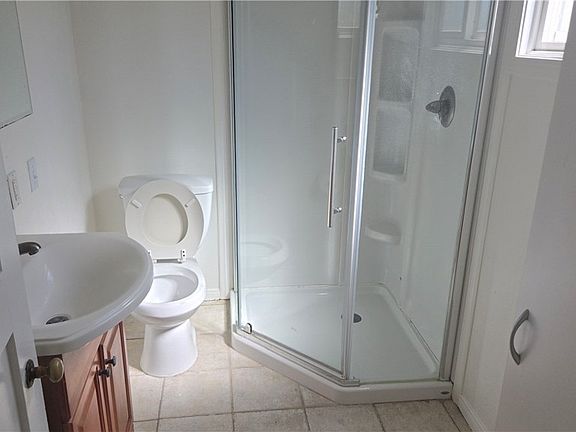 5th image of 422 Bond St #2