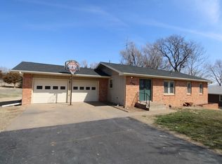 240 W Robson Rd, Salina, KS 67401