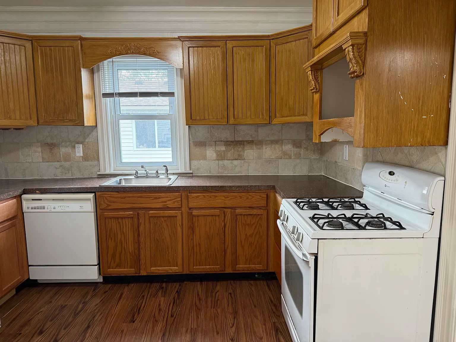 3 bed, 720 sqft, $1,499 — Photo 2