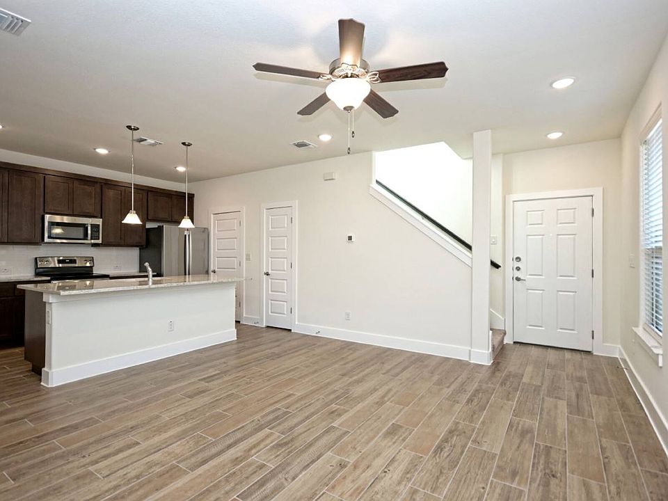 1st image of 411 Parkline Dr