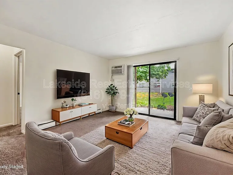 Maple Leaf Apartments — Photo 9