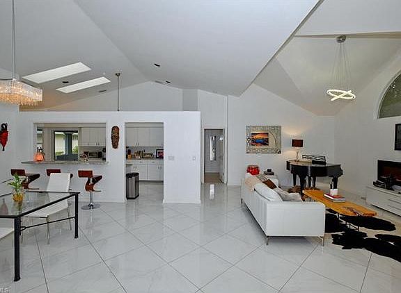 3rd image of 9485 Palm Island Cir