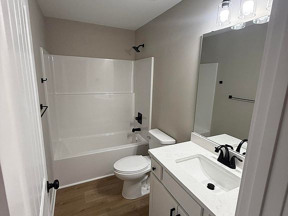 5th image of 110 Liza Ln