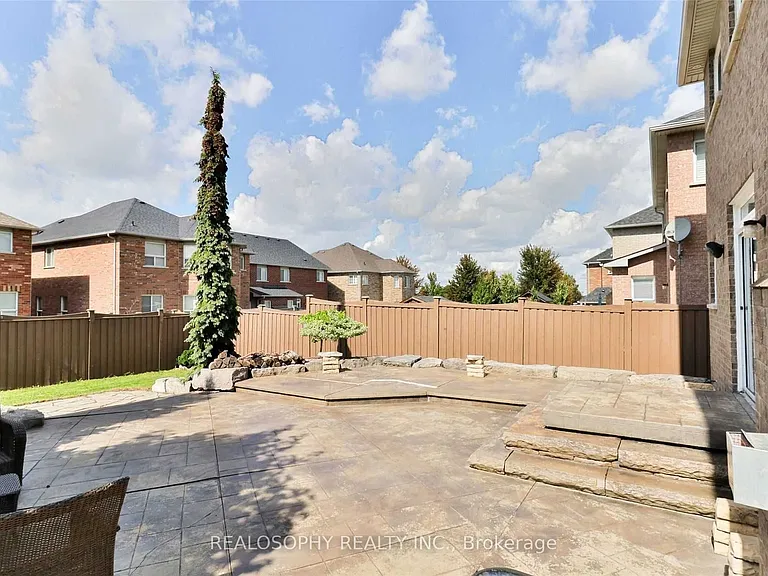 284 Bilbrough St — Photo 31