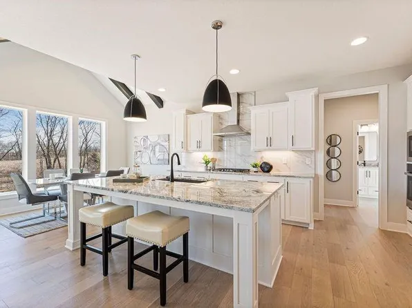 2433 W 177th St, Overland Park, KS 66085