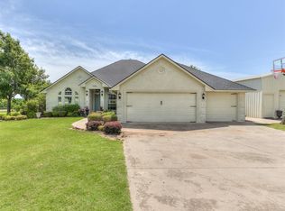 708 Grandview Rd, Tuttle, OK 73089