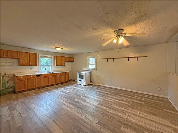 4th image of 218 Highland Ave