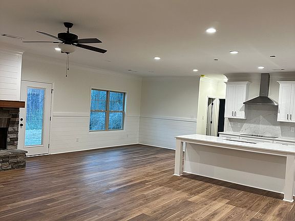 3rd image of 1861 Smokey Rd