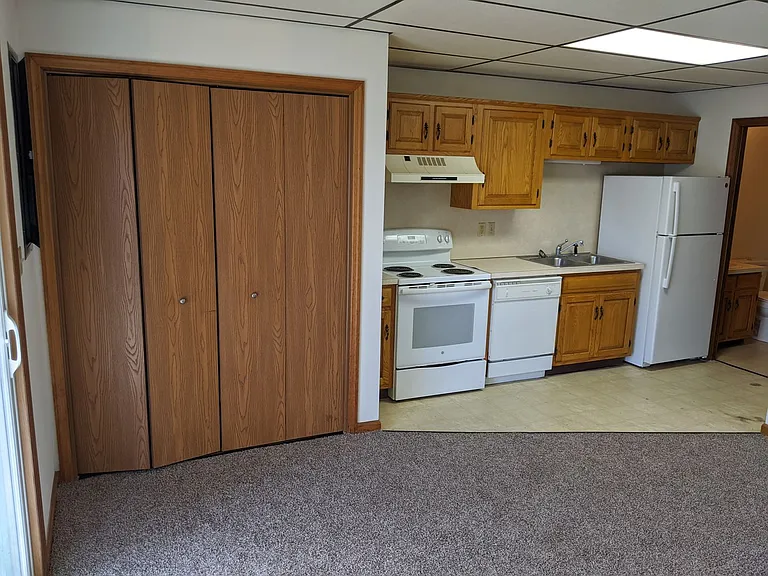 110 E Hummelstown Street — Photo 2