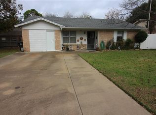 1428 Phillips St, Cleburne, TX 76033